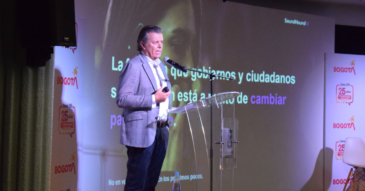 Presentación sobre inteligencia artificial y transformación de la atención ciudadana en la Línea 195 de Bogotá.